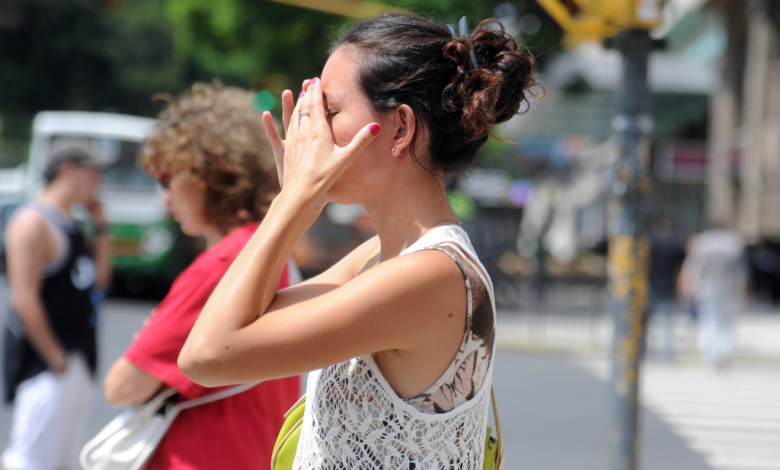 Recomiendan evitar bebidas embriagantes y energizantes en días de intenso calor