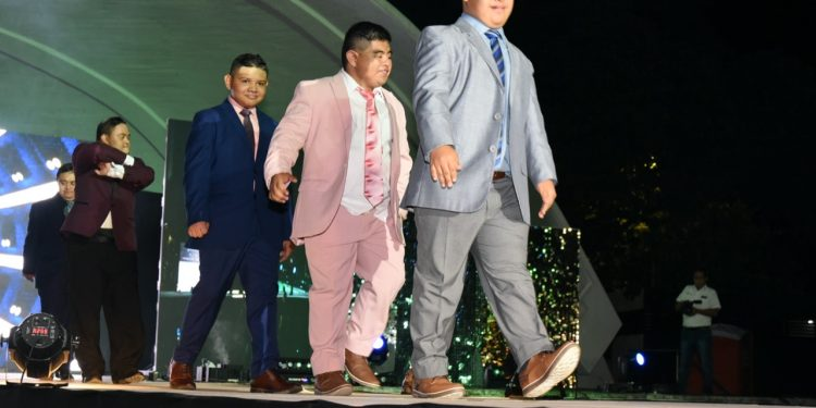 Se realizó con éxito el desfile de modas inclusivo “Felicidad y estilo, sueño de todos”