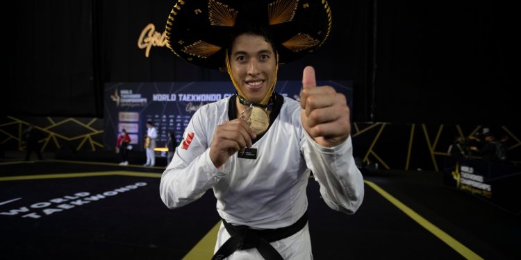 Carlos Sansores se corona en el Mundial de Taekwondo 2022