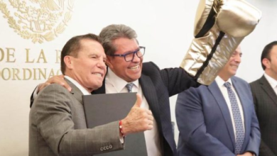 Recibe Julio César Chávez reconocimiento del Senado