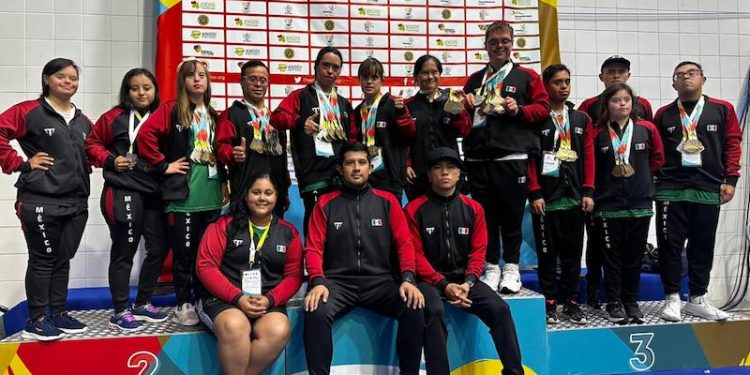 Destacan mexiquenses en mundial de natación para personas con síndrome de down