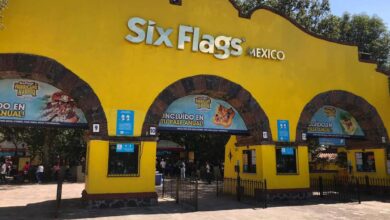 Six Flags prohíbe a los gays besarse en su parque; comunidad convoca a un besatón