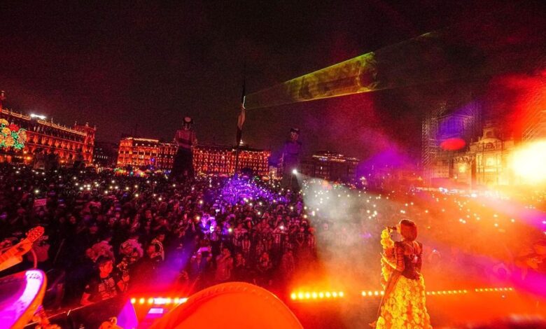 Angela Aguilar cierra con gran concierto el desfile de Dia de Muertos en CDMX