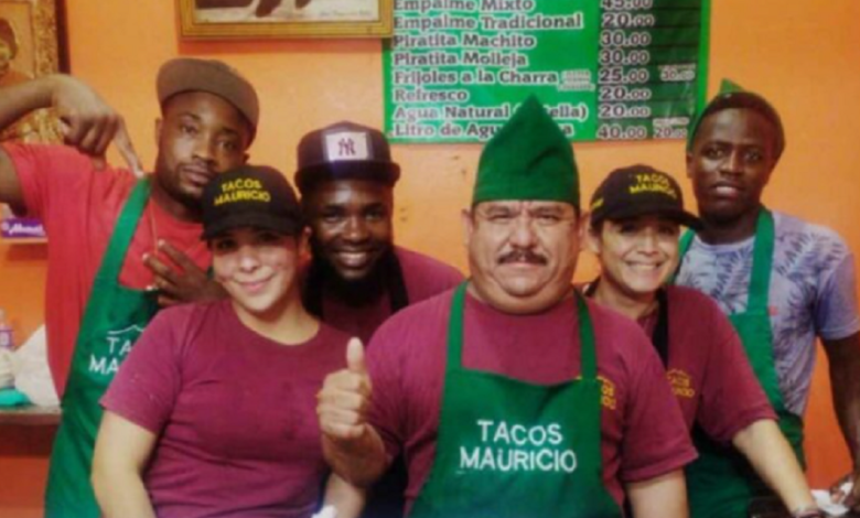 Taquería de Monterrey se hace viral por contratar a haitianos