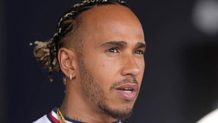 Lewis Hamilton compra a los Broncos de Denver