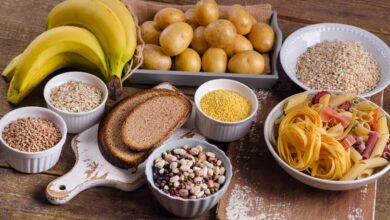 Dieta alta en carbohidratos acelera pérdida de masa muscular en adultos mayores