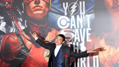 Ezra Miller se disculpa con productores de Warner respecto a sus actitudes negativas que podrían afectar a “The flash”.