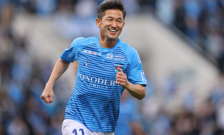 Debuta con 56 años el futbolista Kazuyoshi Miura