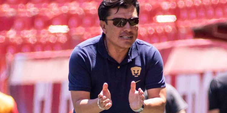 Pumas anuncia a Raúl Alpízar como su nuevo técnico