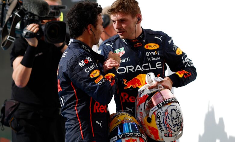 El RB19 de Checo Pérez y Max Verstappen ya da sus primeros giros en Silverstone