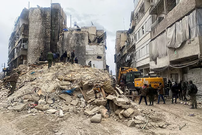 Christian Atsu, ex jugador del Chelsea, es buscado entre los escombros del terremoto en Turquía