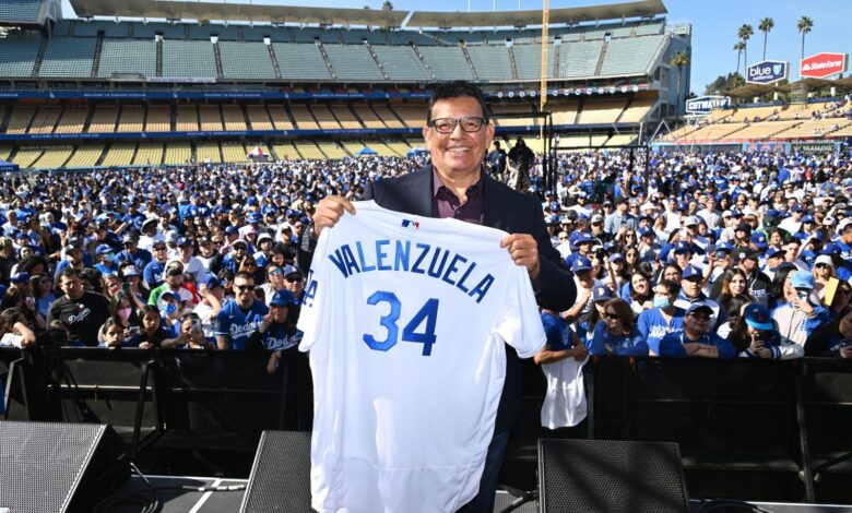 Los Dodgers hacen honor a Fernando Valenzuela retirando el número 34