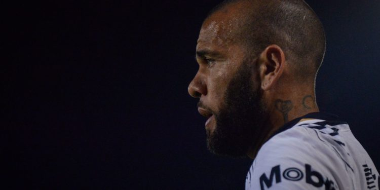 Dani Alves queda fuera de Pumas tras ser enviado a prisión preventiva