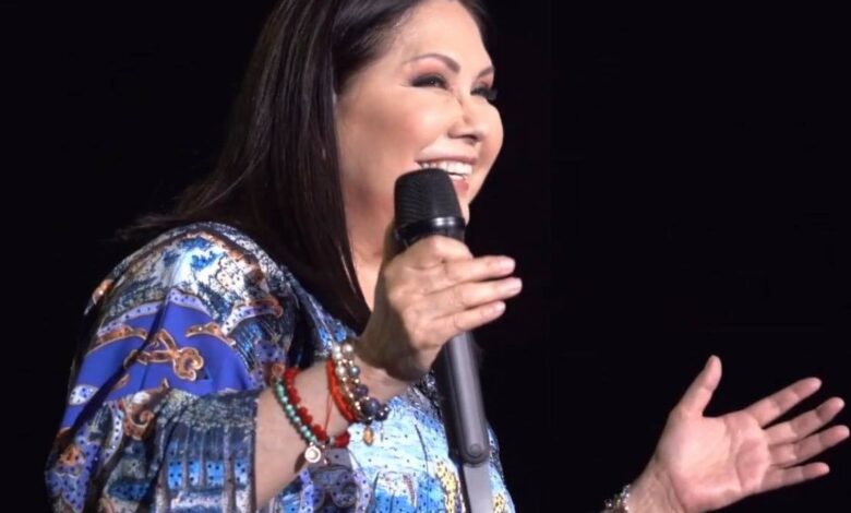 Ana Gabriel regañó a su asistente en vivo