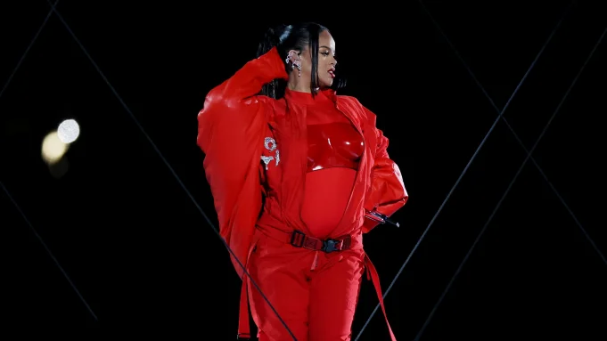 Rihanna está oficialmente embarazada, lo confirma un representante después de su actuación en el Super Bowl