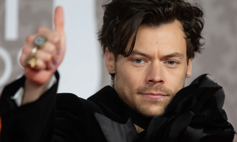 Harry Styles se rapa y fans enloquecen