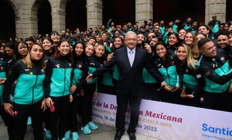 López Obrador felicita a la delegación mexicana por su cosecha histórica de medallas en Santiago 2023