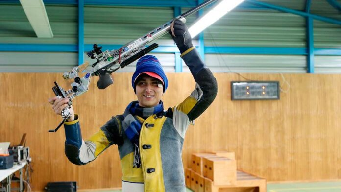 Mexicano Carlos Quezada gana oro en rifle 3×20 en Panamericanos 2023