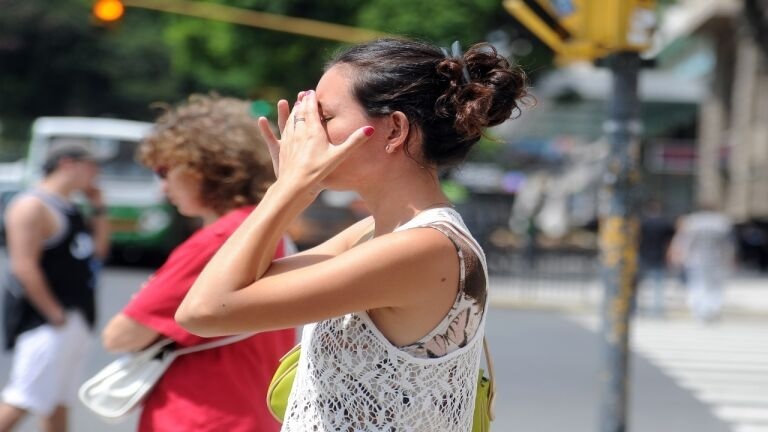 ¡Ten cuidado! La exposición solar puede conducir al cáncer