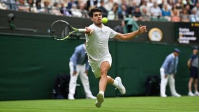 Carlos Alcaraz se acerca al título en Wimbledon con otra victoria aplastante