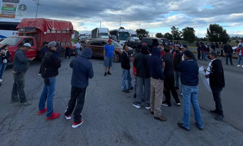 Habitantes de Teotlanzingo toman caseta a Texmelucan tras secuestro de infante por personas armadas