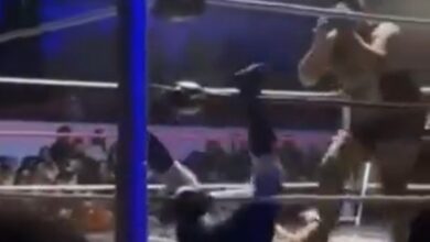 Luchador Urus es atravesado por una lámpara en la Arena Querétaro